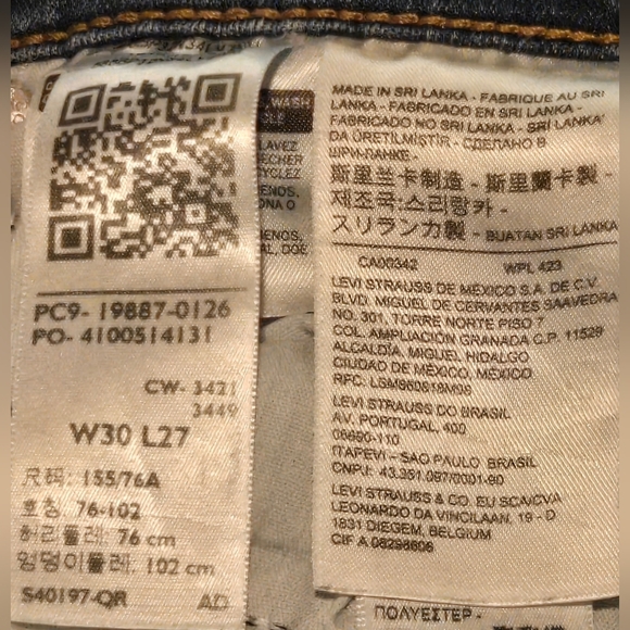 Levis Classic Blue Distressed Women Jeans - Picture 8 of 8